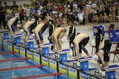 This image has an empty alt attribute; its file name is swimmers-racing.jpg