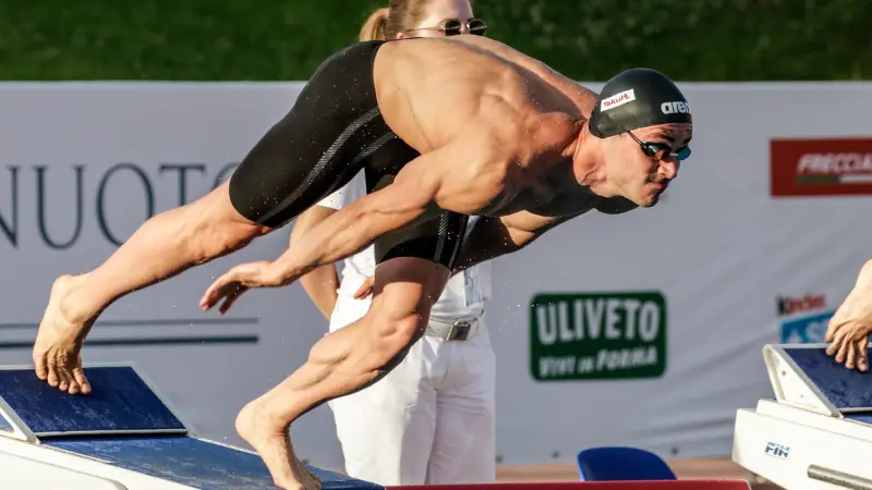 swimming starts arm movement